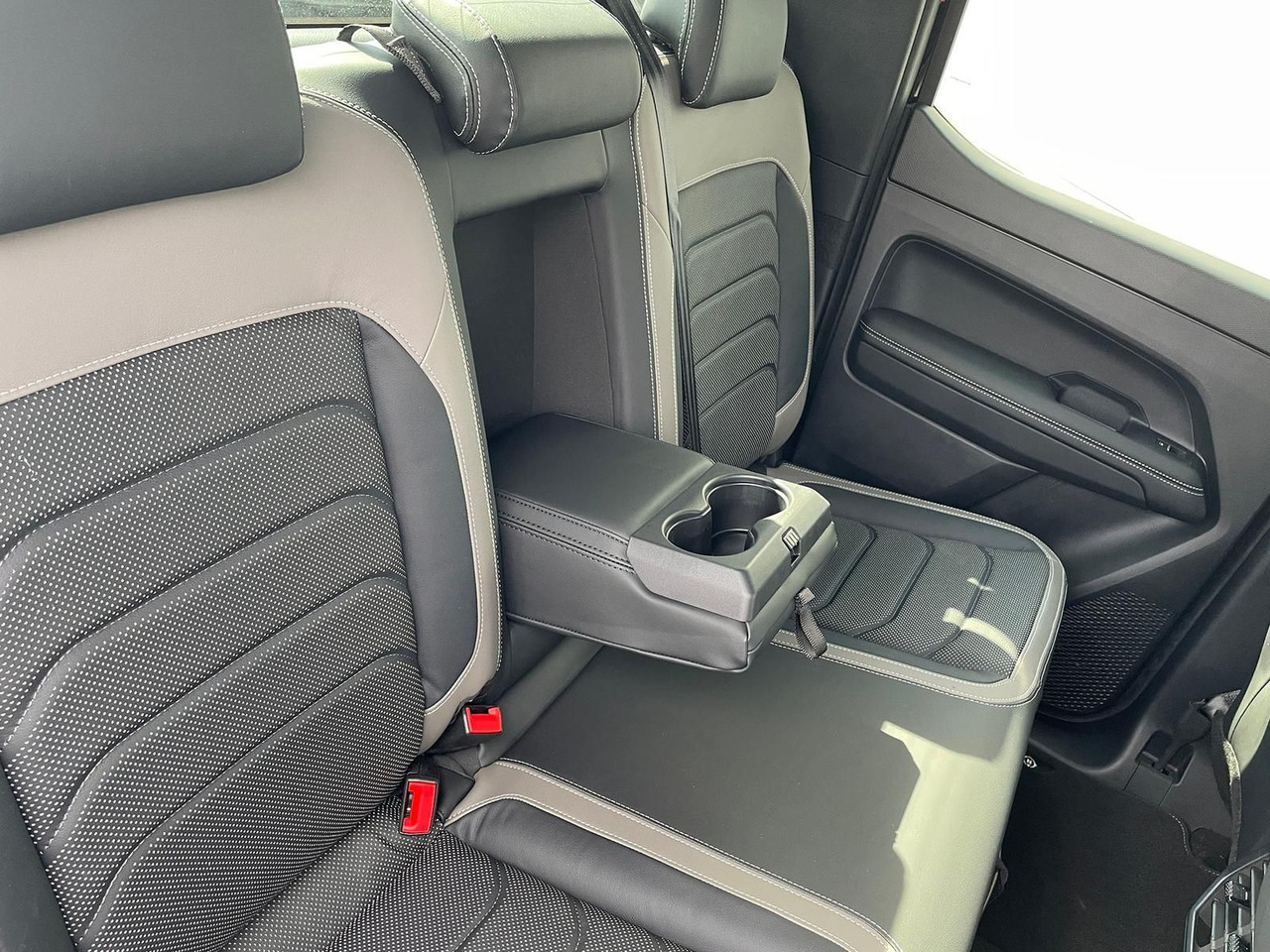 Пикап Volkswagen Amarok 3.0 V6 TDI Aventura DOKA 4M LEDER AHK: снимка 12 Пикап Volkswagen Amarok 3.0 V6 TDI Aventura DOKA 4M LEDER AHK: снимка 12