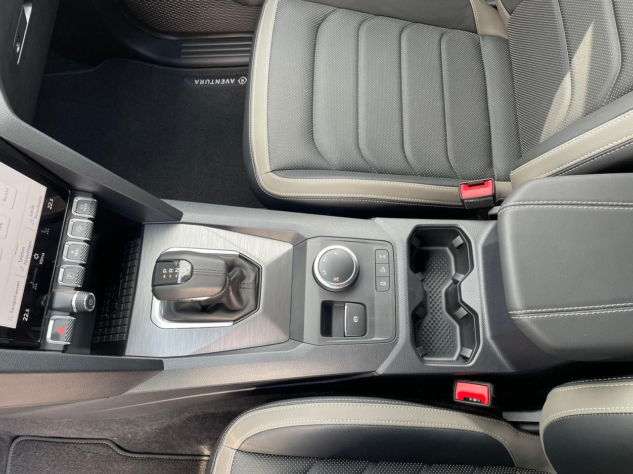 Пикап Volkswagen Amarok 3.0 V6 TDI Aventura DOKA 4M LEDER AHK: снимка 34 Пикап Volkswagen Amarok 3.0 V6 TDI Aventura DOKA 4M LEDER AHK: снимка 34