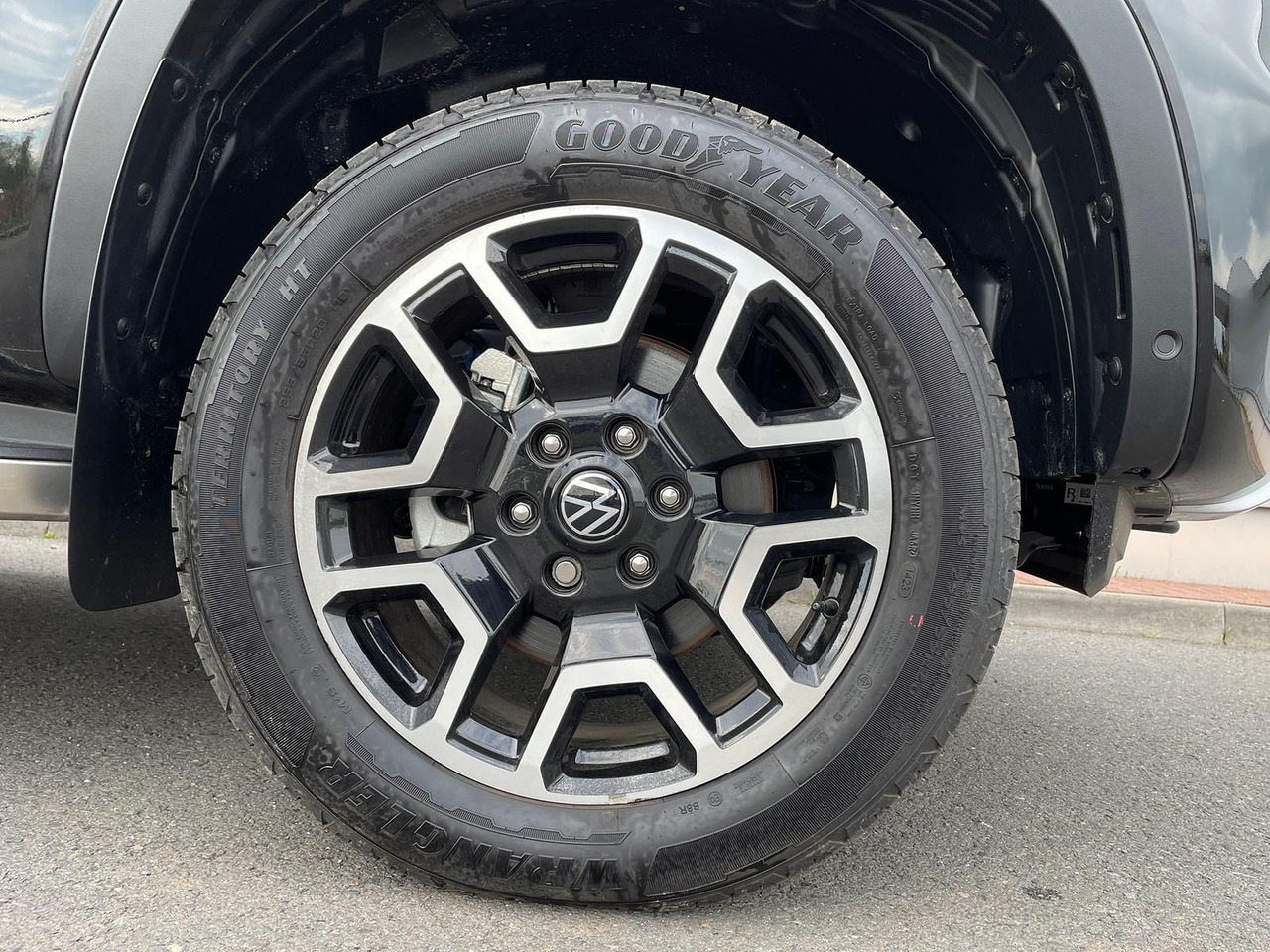 Пикап Volkswagen Amarok 3.0 V6 TDI Aventura DOKA 4M LEDER AHK: снимка 38 Пикап Volkswagen Amarok 3.0 V6 TDI Aventura DOKA 4M LEDER AHK: снимка 38