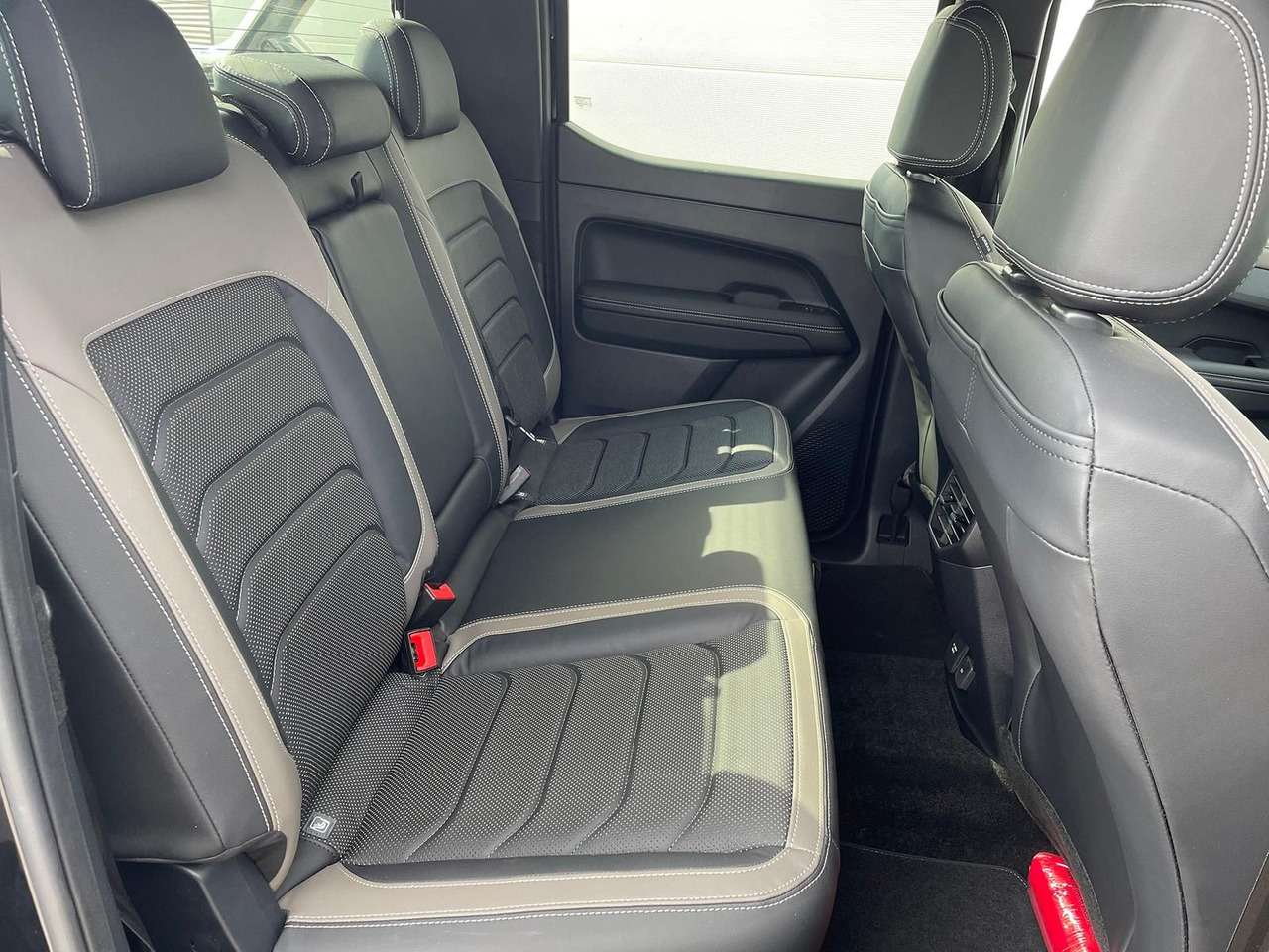 Пикап Volkswagen Amarok 3.0 V6 TDI Aventura DOKA 4M LEDER AHK: снимка 11 Пикап Volkswagen Amarok 3.0 V6 TDI Aventura DOKA 4M LEDER AHK: снимка 11