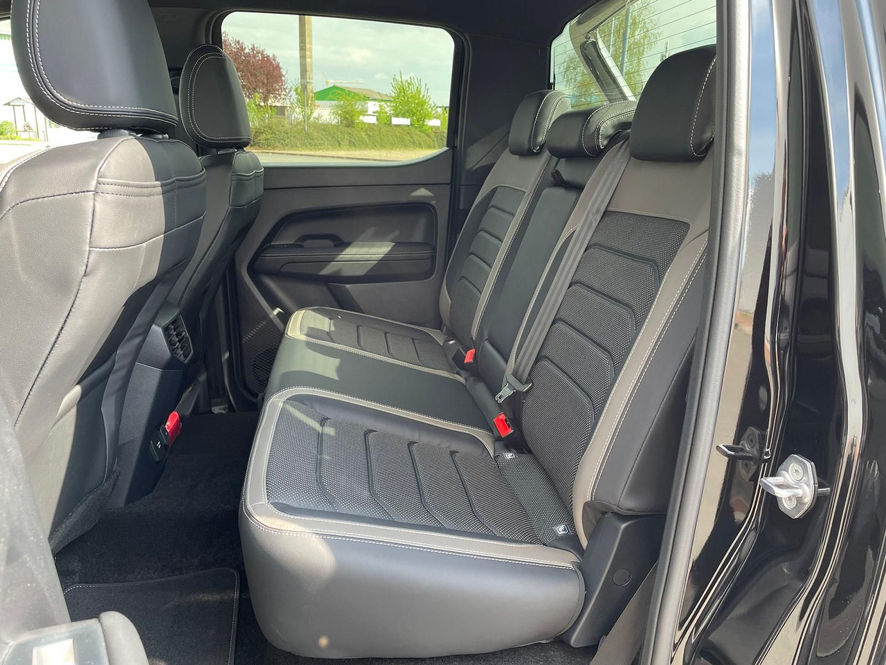 Пикап Volkswagen Amarok 3.0 V6 TDI Aventura DOKA 4M LEDER AHK: снимка 13 Пикап Volkswagen Amarok 3.0 V6 TDI Aventura DOKA 4M LEDER AHK: снимка 13