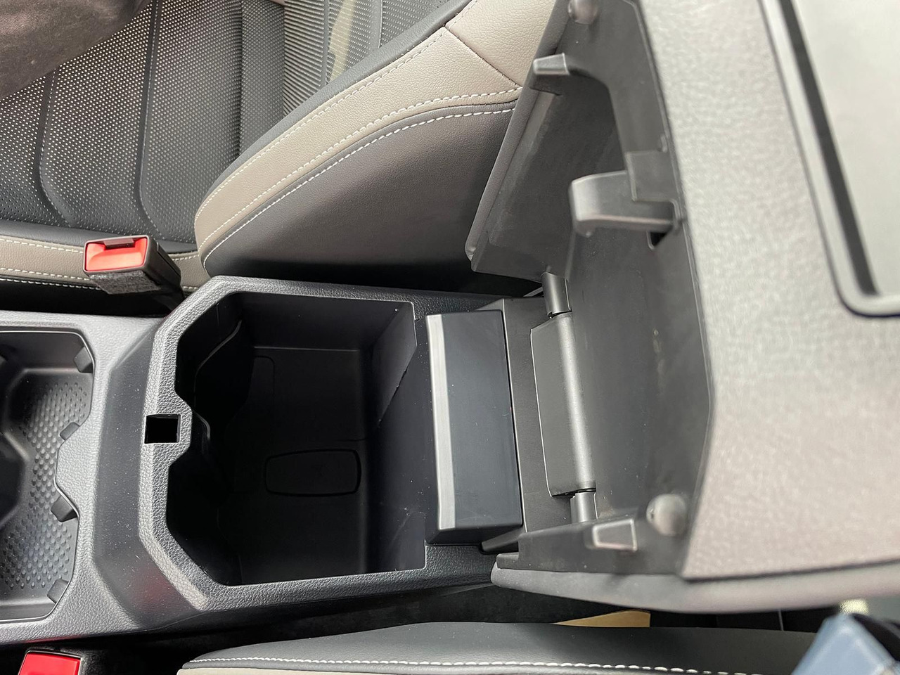 Пикап Volkswagen Amarok 3.0 V6 TDI Aventura DOKA 4M LEDER AHK: снимка 39 Пикап Volkswagen Amarok 3.0 V6 TDI Aventura DOKA 4M LEDER AHK: снимка 39