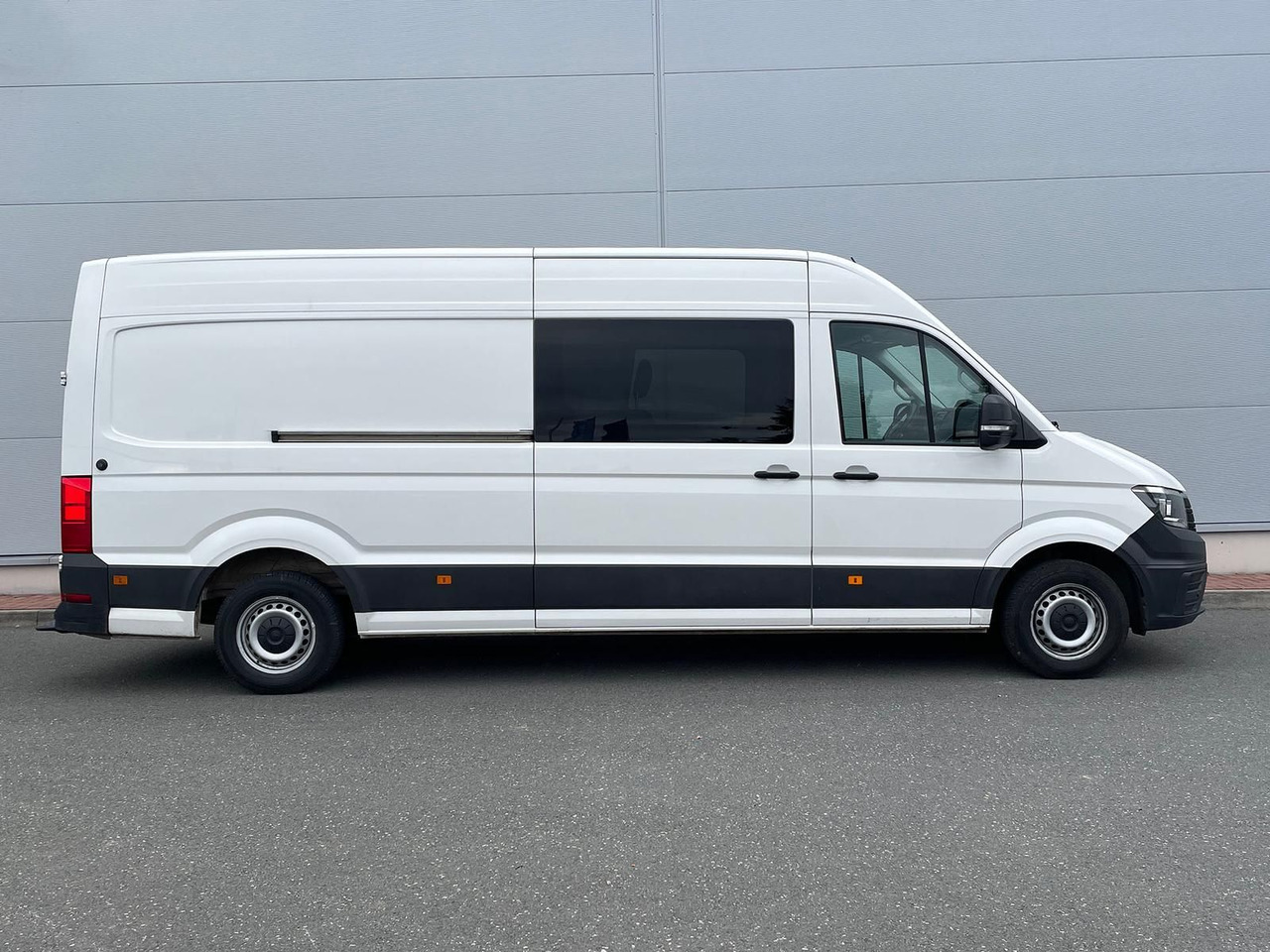 Volkswagen Crafter Kasten 35 L4H3 AHK KLIMA DAB PDC KAMERA - Пътнически бус: снимка 5 Volkswagen Crafter Kasten 35 L4H3 AHK KLIMA DAB PDC KAMERA - Пътнически бус: снимка 5