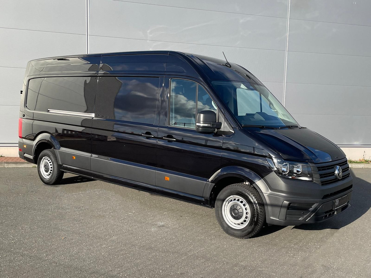 Volkswagen Crafter Kasten 35 L4H3 NAV SITZHZ AHK DAB KAMERA - Пътнически бус: снимка 2 Volkswagen Crafter Kasten 35 L4H3 NAV SITZHZ AHK DAB KAMERA - Пътнически бус: снимка 2