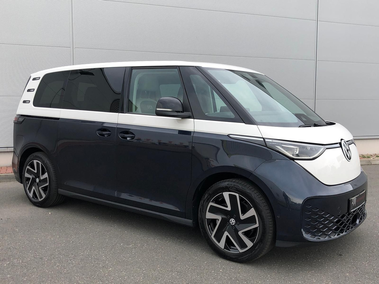 Volkswagen ID. Buzz 150 kW Pro AHK ACC MATRIX LED KEYLESS - Пътнически бус, Електрически бус: снимка 2 Volkswagen ID. Buzz 150 kW Pro AHK ACC MATRIX LED KEYLESS - Пътнически бус, Електрически бус: снимка 2