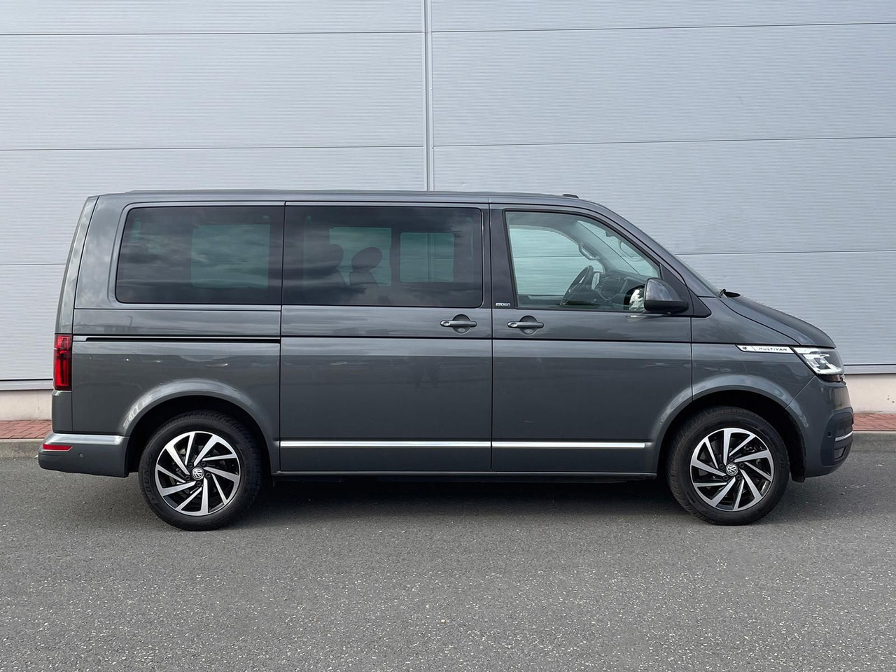 Volkswagen T6.1 Multivan Comfortline 4M ACC KAMERA SITZHZ - Микробус, Пътнически бус: снимка 5 Volkswagen T6.1 Multivan Comfortline 4M ACC KAMERA SITZHZ - Микробус, Пътнически бус: снимка 5
