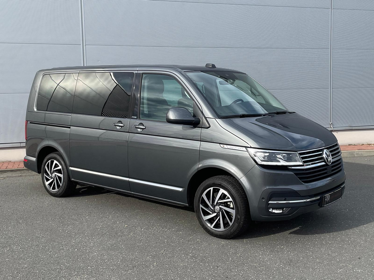 Volkswagen T6.1 Multivan Comfortline 4M ACC KAMERA SITZHZ - Микробус, Пътнически бус: снимка 2 Volkswagen T6.1 Multivan Comfortline 4M ACC KAMERA SITZHZ - Микробус, Пътнически бус: снимка 2
