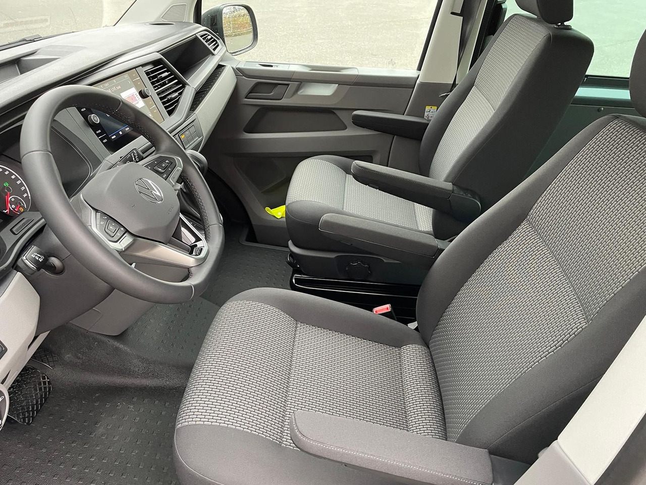 Микробус, Пътнически бус Volkswagen T6.1 Transporter 4MOTION NAVI STANDHZ ACC PDC: снимка 31 Микробус, Пътнически бус Volkswagen T6.1 Transporter 4MOTION NAVI STANDHZ ACC PDC: снимка 31