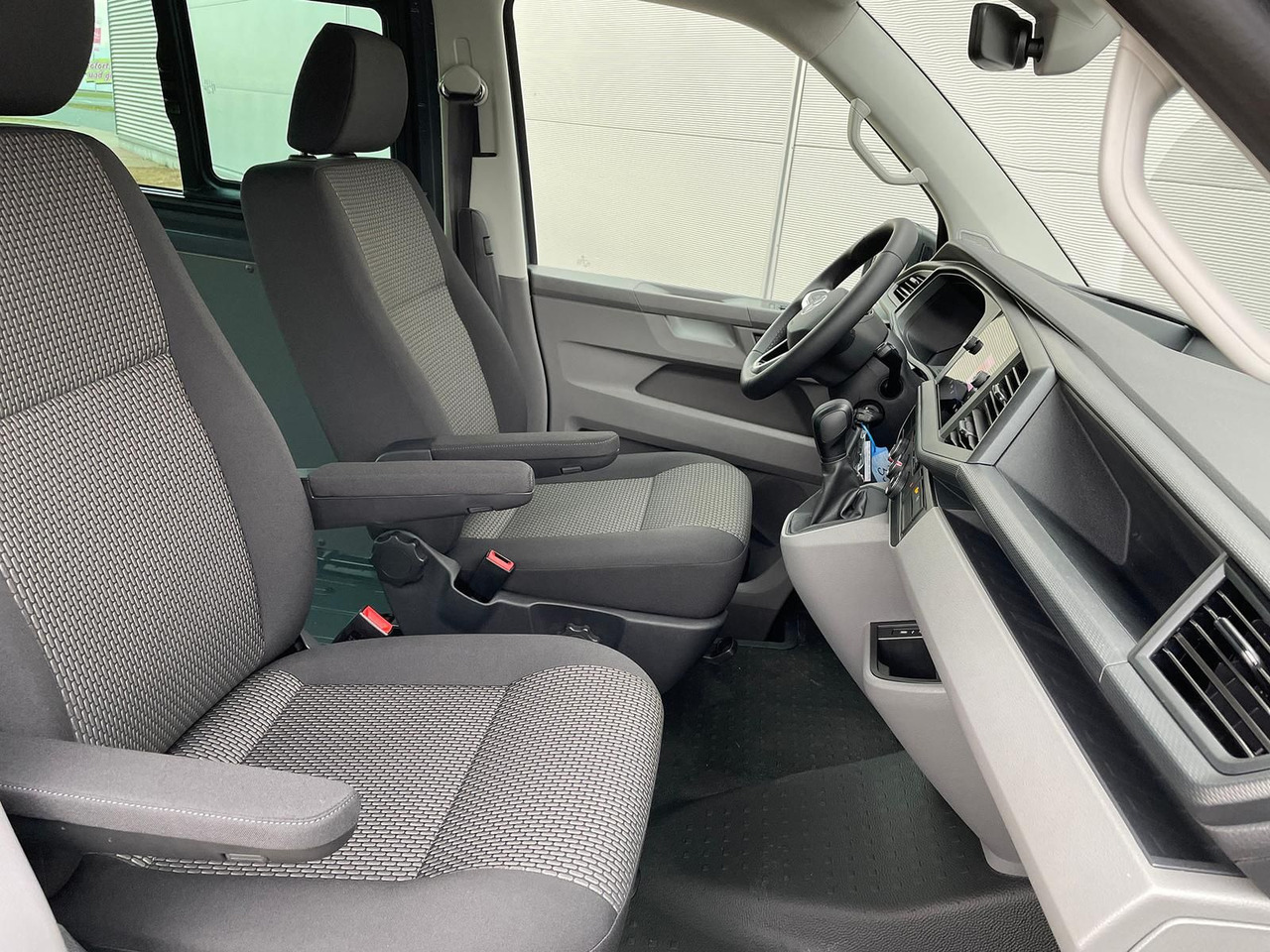 Микробус, Пътнически бус Volkswagen T6.1 Transporter 4MOTION NAVI STANDHZ ACC PDC: снимка 15 Микробус, Пътнически бус Volkswagen T6.1 Transporter 4MOTION NAVI STANDHZ ACC PDC: снимка 15