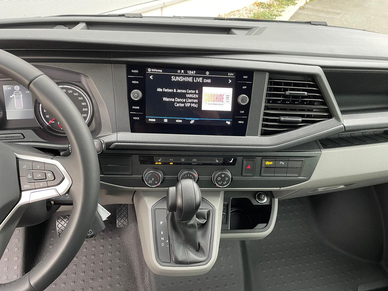 Микробус, Пътнически бус Volkswagen T6.1 Transporter 4MOTION NAVI STANDHZ ACC PDC: снимка 14 Микробус, Пътнически бус Volkswagen T6.1 Transporter 4MOTION NAVI STANDHZ ACC PDC: снимка 14