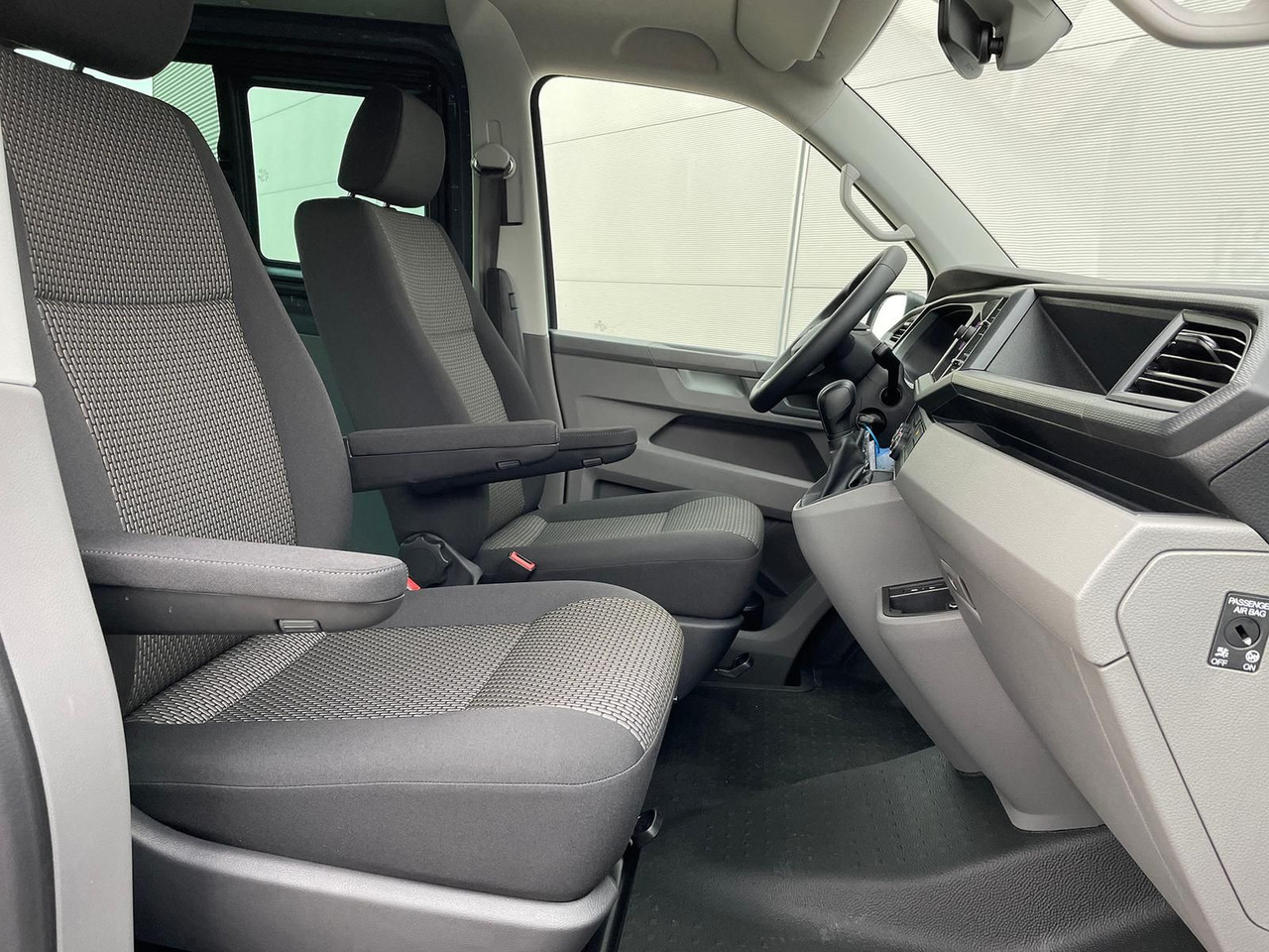 Микробус, Пътнически бус Volkswagen T6.1 Transporter 4MOTION NAVI STANDHZ ACC PDC: снимка 30 Микробус, Пътнически бус Volkswagen T6.1 Transporter 4MOTION NAVI STANDHZ ACC PDC: снимка 30