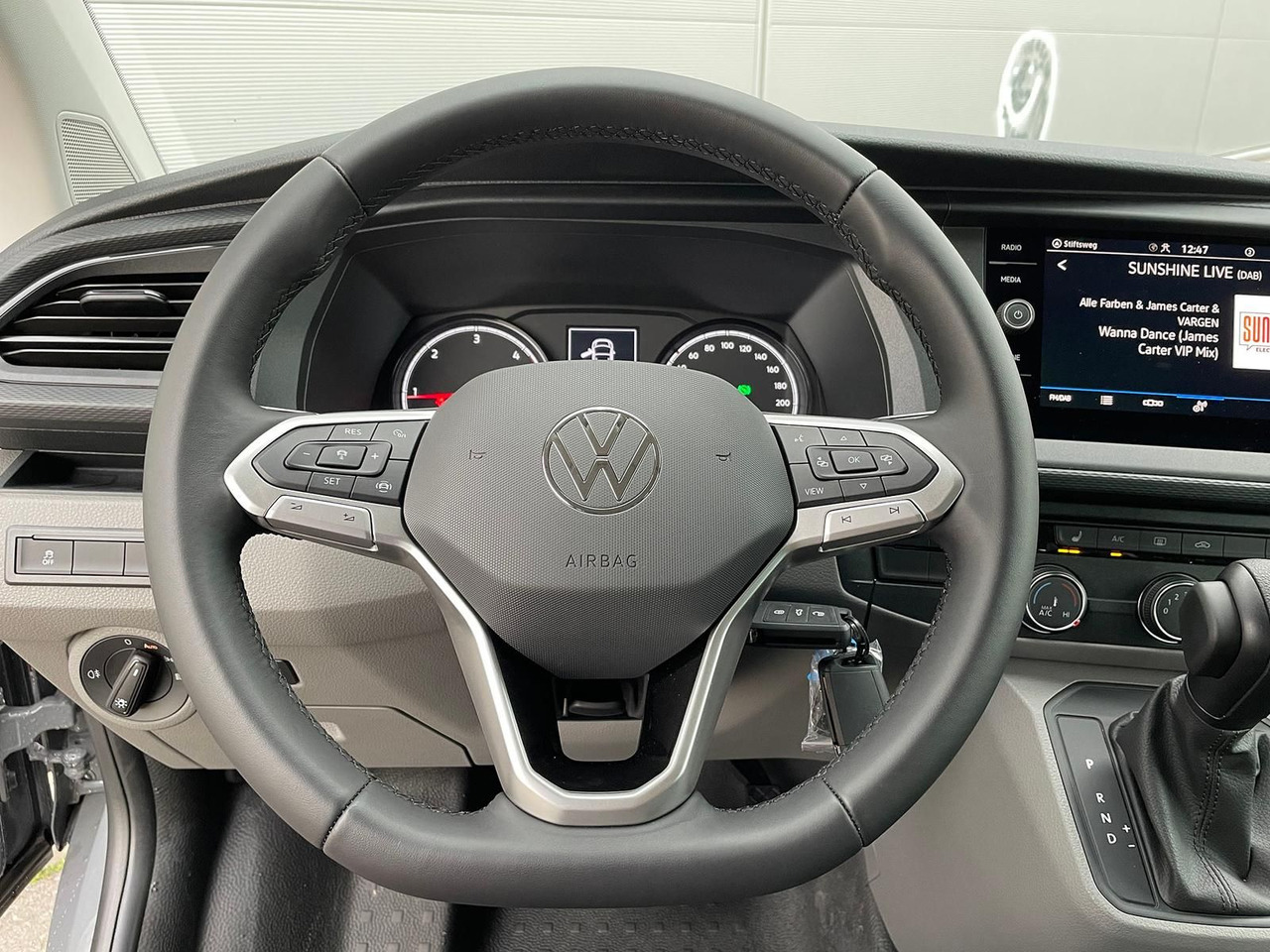 Микробус, Пътнически бус Volkswagen T6.1 Transporter 4MOTION NAVI STANDHZ ACC PDC: снимка 13 Микробус, Пътнически бус Volkswagen T6.1 Transporter 4MOTION NAVI STANDHZ ACC PDC: снимка 13