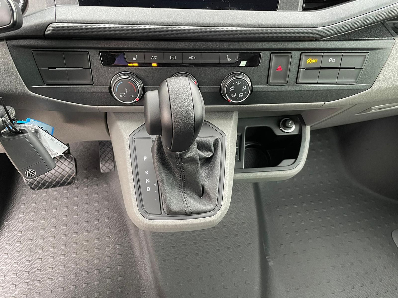 Микробус, Пътнически бус Volkswagen T6.1 Transporter 4MOTION NAVI STANDHZ ACC PDC: снимка 29 Микробус, Пътнически бус Volkswagen T6.1 Transporter 4MOTION NAVI STANDHZ ACC PDC: снимка 29