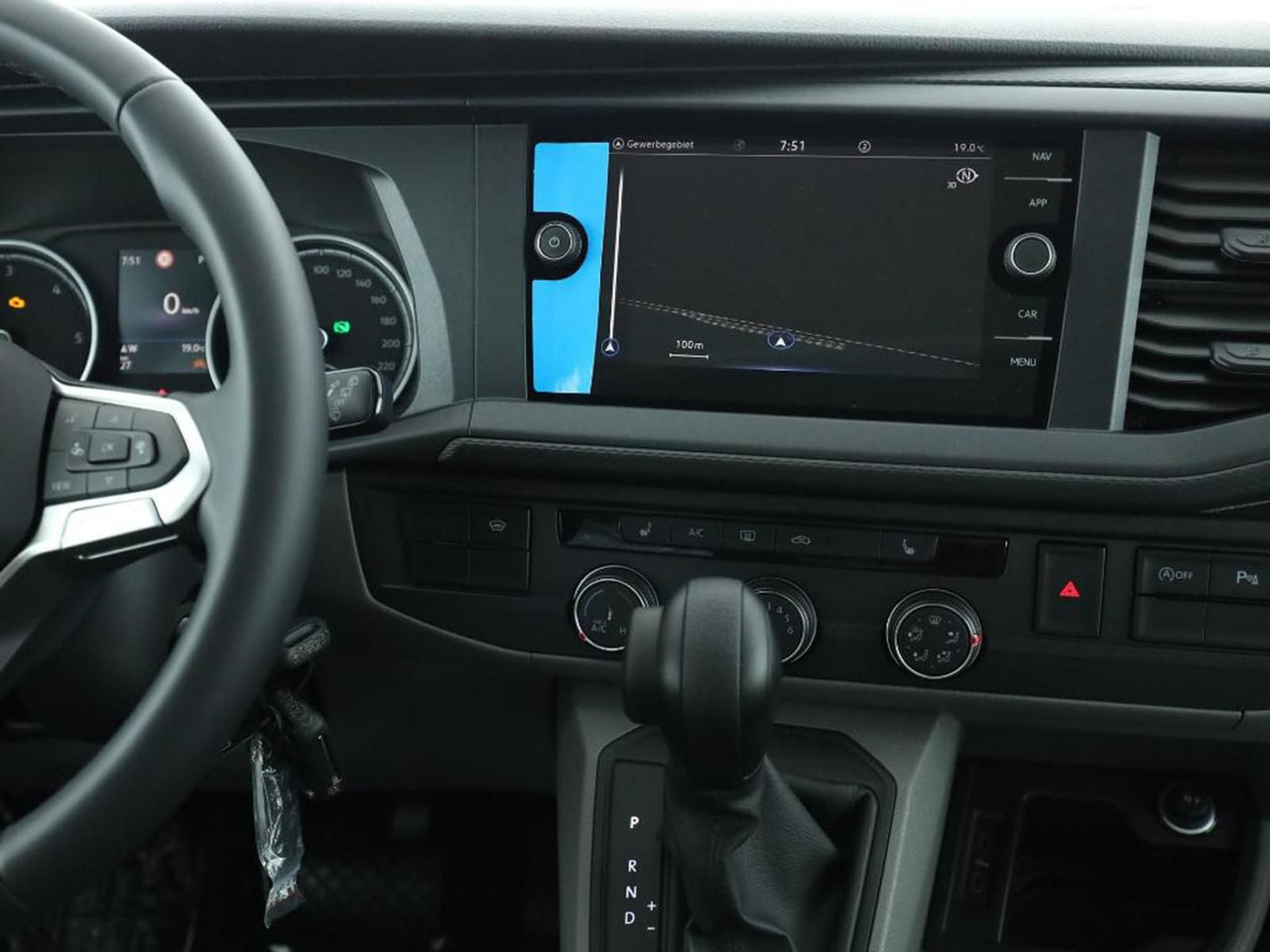 Volkswagen T6.1 Transporter Kombi KR Autom. LED TEMP SITZHZ - Микробус, Пътнически бус: снимка 5 Volkswagen T6.1 Transporter Kombi KR Autom. LED TEMP SITZHZ - Микробус, Пътнически бус: снимка 5