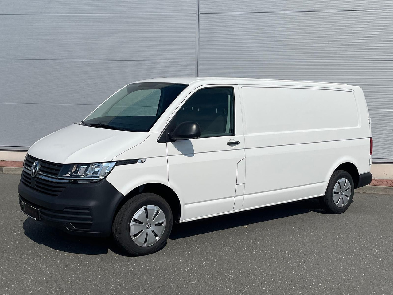 Volkswagen T6.1 Transporter LR 2.0 TDI KLIMA PDC - Пътнически бус: снимка 1 Volkswagen T6.1 Transporter LR 2.0 TDI KLIMA PDC - Пътнически бус: снимка 1