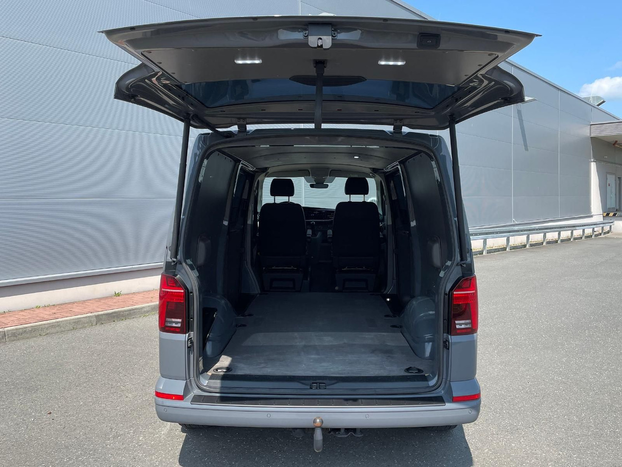 Товарен бус Volkswagen T6.1 Transporter lang 4M LED BEAR LOCK KAM DAB: снимка 11