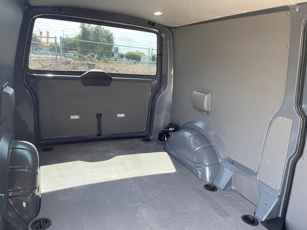 Товарен бус Volkswagen T6.1 Transporter lang 4M LED BEAR LOCK KAM DAB: снимка 10