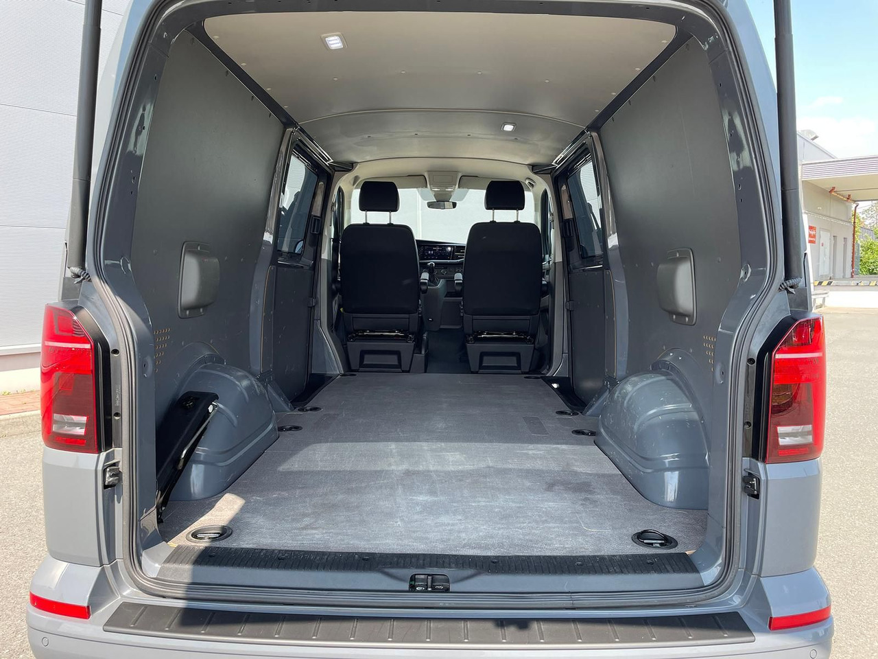 Товарен бус Volkswagen T6.1 Transporter lang 4M LED BEAR LOCK KAM DAB: снимка 12