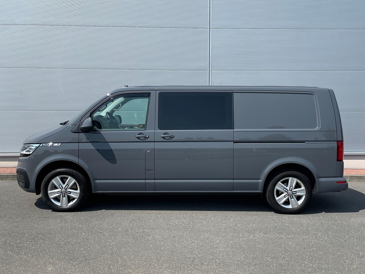 Товарен бус Volkswagen T6.1 Transporter lang 4M LED BEAR LOCK KAM DAB: снимка 6