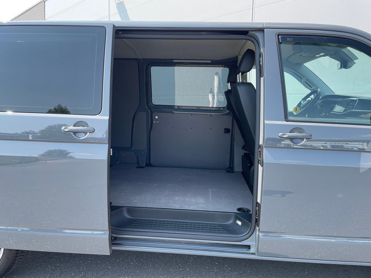 Товарен бус Volkswagen T6.1 Transporter lang 4M LED BEAR LOCK KAM DAB: снимка 9
