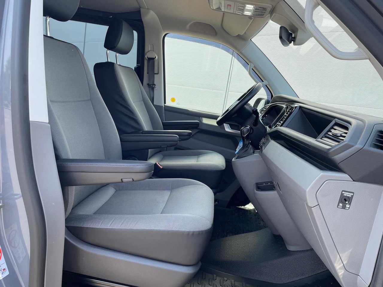 Товарен бус Volkswagen T6.1 Transporter lang 4M LED BEAR LOCK KAM DAB: снимка 15