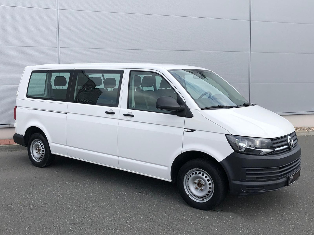 Volkswagen T6 Transporter 2.0 TDI Kombi lang 9-SITZE TEMP - Микробус, Пътнически бус: снимка 2 Volkswagen T6 Transporter 2.0 TDI Kombi lang 9-SITZE TEMP - Микробус, Пътнически бус: снимка 2