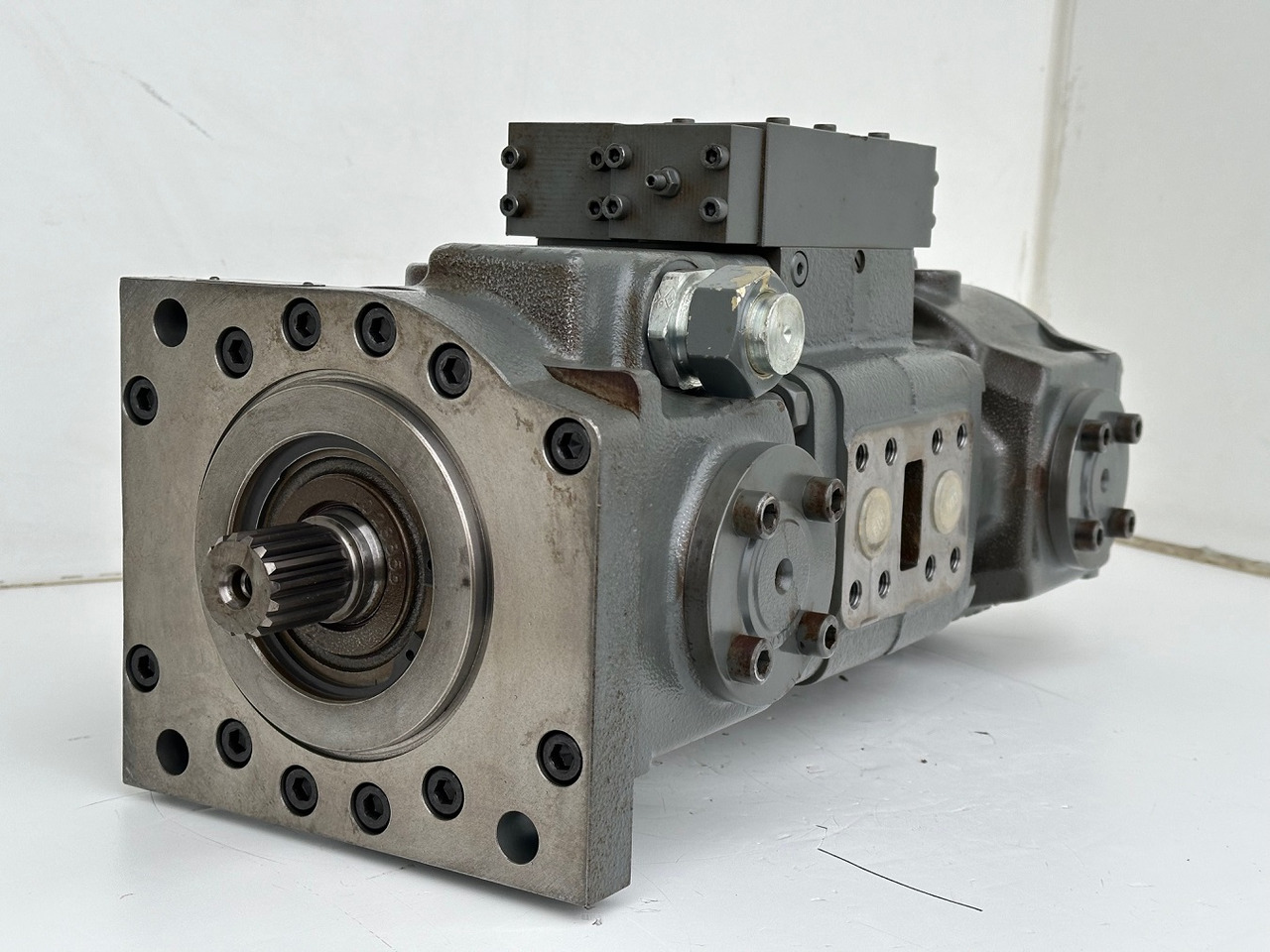 Liebherr Hydraulikdoppelpumpe Typ:LPVD 075. ID-Nr.9076806 - ID-Nr.9279749 - ID-Nr.9880487 - ID-Nr.9073988. A902 IND - A904 IND. #9076806.15495# - Хидравлична помпа за Строителна техника: снимка 4 Liebherr Hydraulikdoppelpumpe Typ:LPVD 075. ID-Nr.9076806 - ID-Nr.9279749 - ID-Nr.9880487 - ID-Nr.9073988. A902 IND - A904 IND. #9076806.15495# - Хидравлична помпа за Строителна техника: снимка 4
