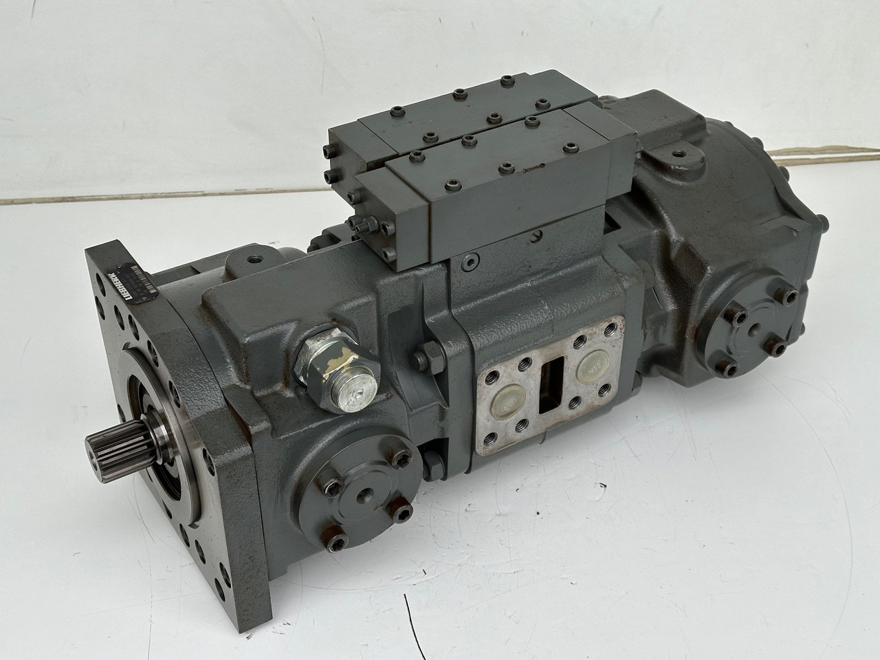 Liebherr Hydraulikdoppelpumpe Typ:LPVD 075. ID-Nr.9076806 - ID-Nr.9279749 - ID-Nr.9880487 - ID-Nr.9073988. A902 IND - A904 IND. #9076806.15495# - Хидравлична помпа за Строителна техника: снимка 2 Liebherr Hydraulikdoppelpumpe Typ:LPVD 075. ID-Nr.9076806 - ID-Nr.9279749 - ID-Nr.9880487 - ID-Nr.9073988. A902 IND - A904 IND. #9076806.15495# - Хидравлична помпа за Строителна техника: снимка 2