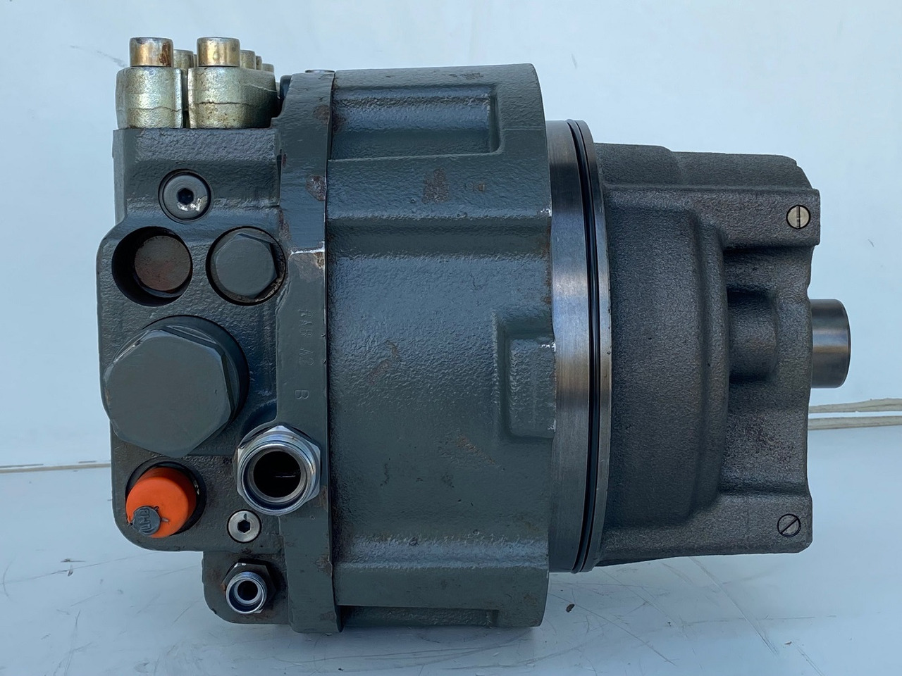 Liebherr Hydraulikeinbaumotor CMVE O 108. ID-Nr.10118562 - ID-Nr.10132610 - ID-Nr.10129048. LOS1916, LOS916, LOS926, R906, R916, R918, R920, R922, R924, R926COMP, R926, R936. #27979# - Хидравличен мотор за Верижен багер: снимка 2 Liebherr Hydraulikeinbaumotor CMVE O 108. ID-Nr.10118562 - ID-Nr.10132610 - ID-Nr.10129048. LOS1916, LOS916, LOS926, R906, R916, R918, R920, R922, R924, R926COMP, R926, R936. #27979# - Хидравличен мотор за Верижен багер: снимка 2