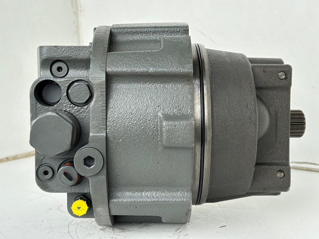 Liebherr Hydraulikeinbaumotor CMVE O 135. ID-Nr.10129570 - ID-Nr.11439804. FAT400P112 - FAT550P093. R930, R934, R936, R940, R944, R946, R950T. #10129570.21538# - Хидравличен мотор за Строителна техника: снимка 4 Liebherr Hydraulikeinbaumotor CMVE O 135. ID-Nr.10129570 - ID-Nr.11439804. FAT400P112 - FAT550P093. R930, R934, R936, R940, R944, R946, R950T. #10129570.21538# - Хидравличен мотор за Строителна техника: снимка 4