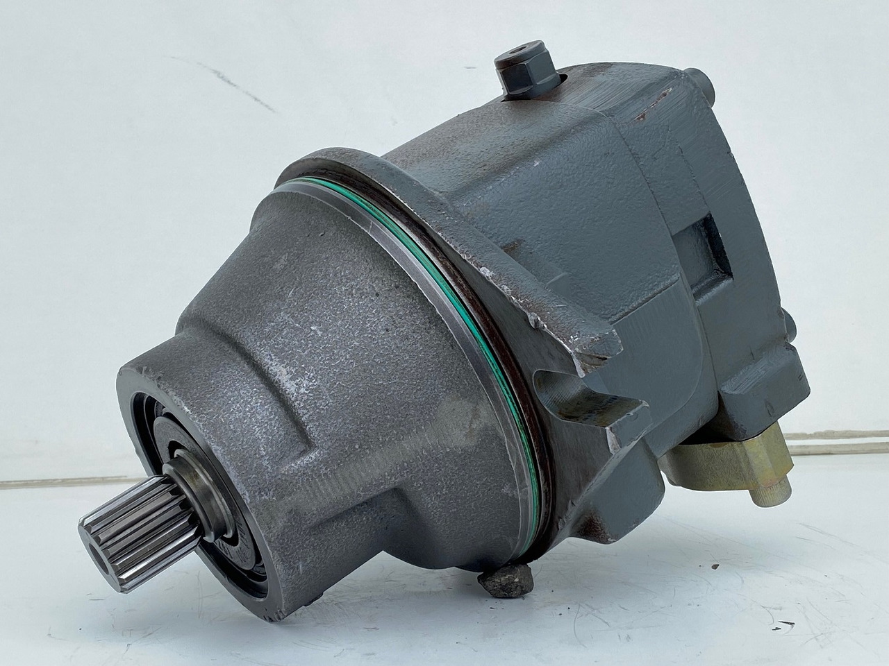 Liebherr Hydraulikeinbaumotor FMF090, ID-Nr.10120382 - ID-Nr.9273168 - ID-Nr.9074075. A900, A944, LH60, E942, EP944, ER944, LOS942, LOS944, P942, P944, R934 TR, R940, R942, R944, R946, R950. #17868 - Хидравличен мотор за Верижен багер: снимка 2 Liebherr Hydraulikeinbaumotor FMF090, ID-Nr.10120382 - ID-Nr.9273168 - ID-Nr.9074075. A900, A944, LH60, E942, EP944, ER944, LOS942, LOS944, P942, P944, R934 TR, R940, R942, R944, R946, R950. #17868 - Хидравличен мотор за Верижен багер: снимка 2