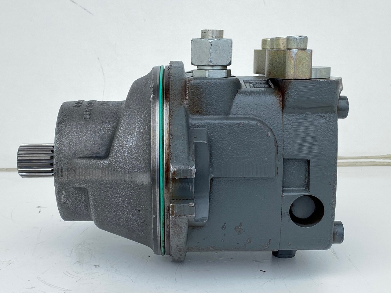 Liebherr Hydraulikeinbaumotor FMF090, ID-Nr.10120382 - ID-Nr.9273168 - ID-Nr.9074075. A900, A944, LH60, E942, EP944, ER944, LOS942, LOS944, P942, P944, R934 TR, R940, R942, R944, R946, R950. #17868 - Хидравличен мотор за Верижен багер: снимка 4 Liebherr Hydraulikeinbaumotor FMF090, ID-Nr.10120382 - ID-Nr.9273168 - ID-Nr.9074075. A900, A944, LH60, E942, EP944, ER944, LOS942, LOS944, P942, P944, R934 TR, R940, R942, R944, R946, R950. #17868 - Хидравличен мотор за Верижен багер: снимка 4