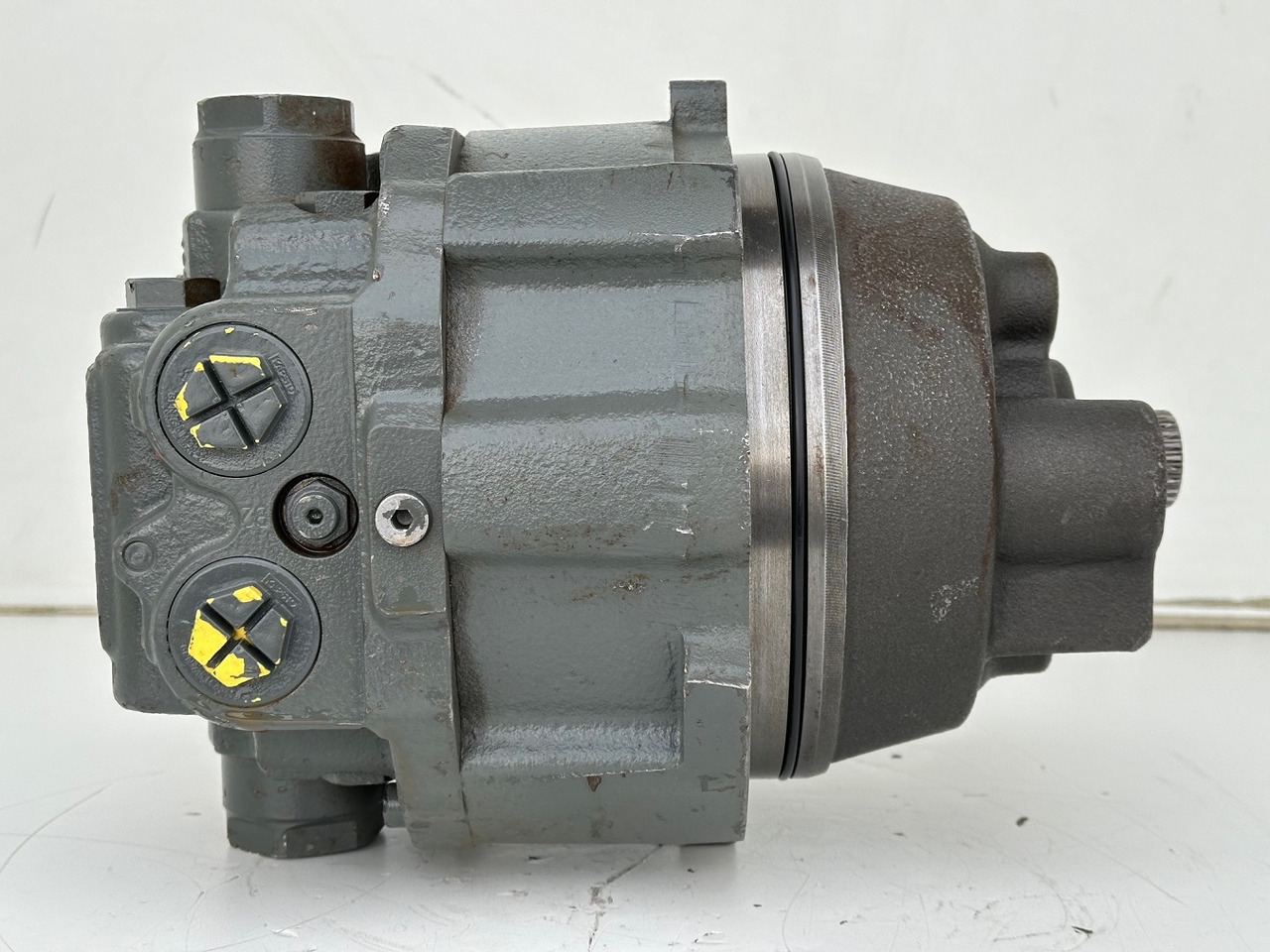 Liebherr Hydraulikeinbaumotor LH46VE 085. ID-Nr.12421312 - ID-Nr.12881023. LO1926, LOS926 K-LC, R922, R924, R926, R926 K-LC, R930 T. #20.38.0978# - Хидравличен мотор за Строителна техника: снимка 4 Liebherr Hydraulikeinbaumotor LH46VE 085. ID-Nr.12421312 - ID-Nr.12881023. LO1926, LOS926 K-LC, R922, R924, R926, R926 K-LC, R930 T. #20.38.0978# - Хидравличен мотор за Строителна техника: снимка 4