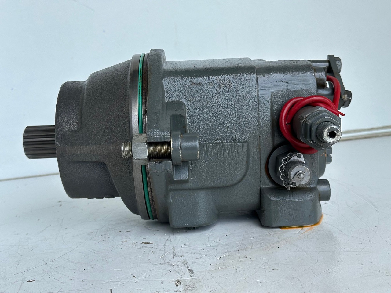 Liebherr Hydraulikeinbaumotor Typ:FMF058, ID-Nr.10122576 - ID-Nr.10145827 - ID-Nr.11371069. LOS1906, P924 COMP , R906, R906 PROTO, R916, R922, R924, R924 COMP, R926 COMP, R926 K LC. #39780# - Хидравличен мотор за Багер: снимка 4 Liebherr Hydraulikeinbaumotor Typ:FMF058, ID-Nr.10122576 - ID-Nr.10145827 - ID-Nr.11371069. LOS1906, P924 COMP , R906, R906 PROTO, R916, R922, R924, R924 COMP, R926 COMP, R926 K LC. #39780# - Хидравличен мотор за Багер: снимка 4
