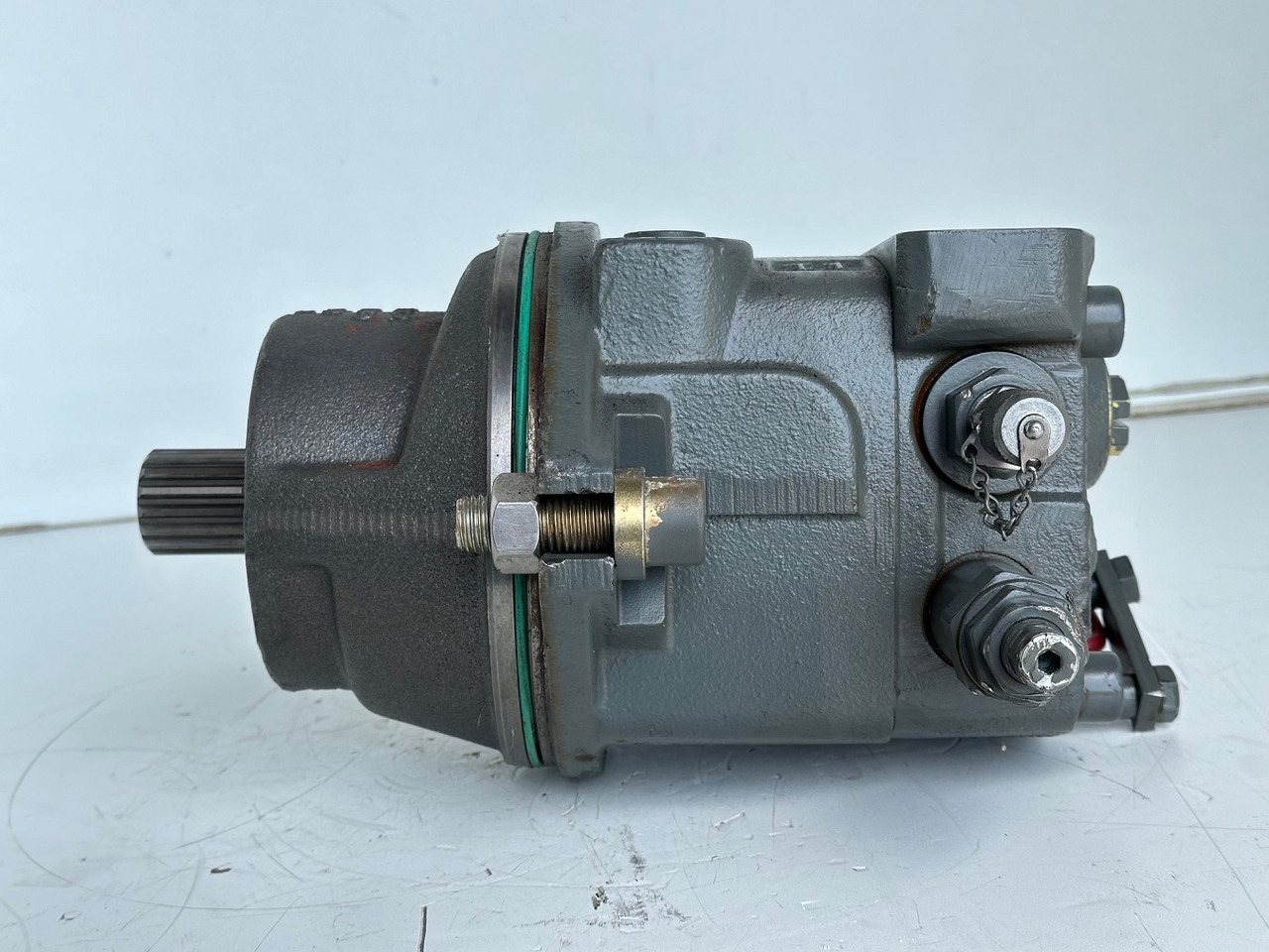 Liebherr Hydraulikeinbaumotor Typ:FMF058, ID-Nr.10122576 - ID-Nr.10145827 - ID-Nr.11371069. LOS1906, P924 COMP , R906, R906 PROTO, R916, R922, R924, R924 COMP, R926 COMP, R926 K LC. #39780# - Хидравличен мотор за Багер: снимка 3 Liebherr Hydraulikeinbaumotor Typ:FMF058, ID-Nr.10122576 - ID-Nr.10145827 - ID-Nr.11371069. LOS1906, P924 COMP , R906, R906 PROTO, R916, R922, R924, R924 COMP, R926 COMP, R926 K LC. #39780# - Хидравличен мотор за Багер: снимка 3
