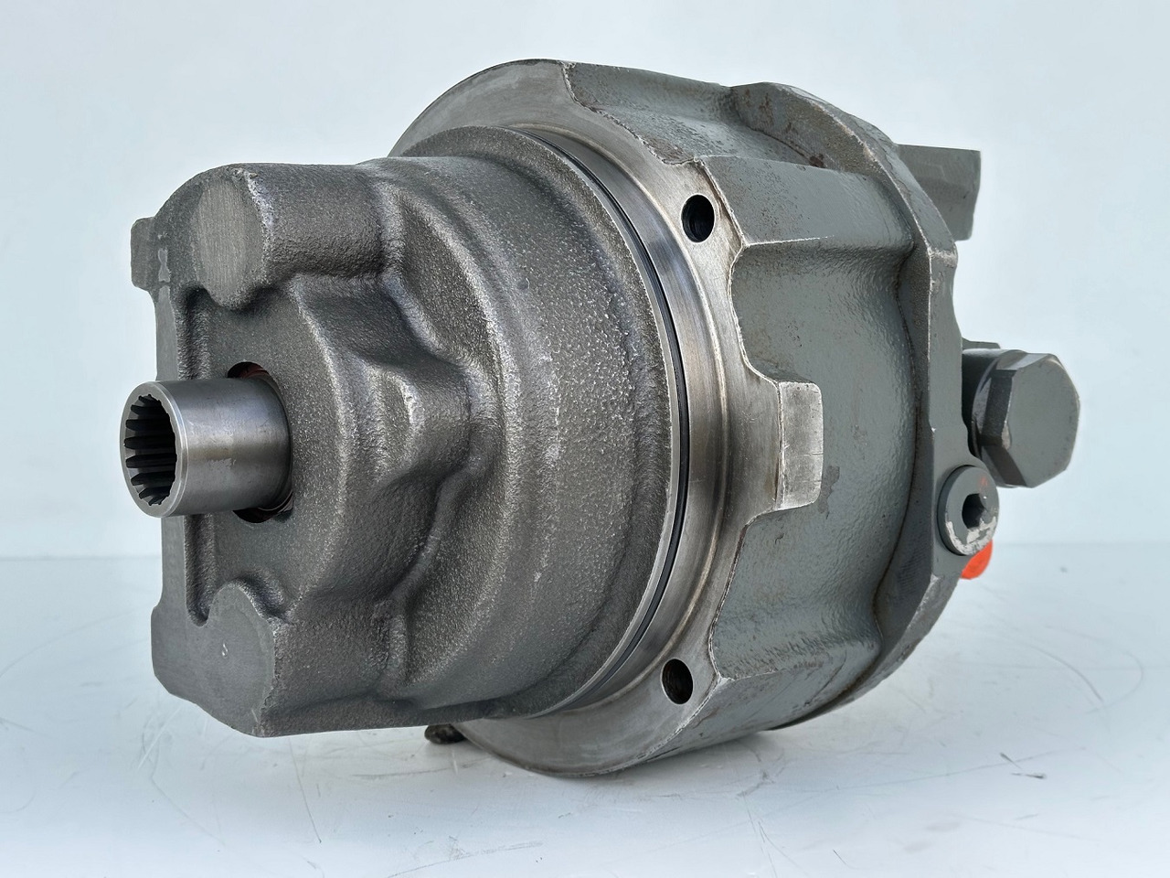 Liebherr Hydraulikeinbaumotor Typ:LH46VE 108. ID-Nr.11428178 . LOS926-1715,R926-1715,R928-1715,R930-1716,R934-1550,R936K-LC,R936K-NLC,R936K-SLC,R938. #11428178.0663# - Ходов редуктор за Строителна техника: снимка 1 Liebherr Hydraulikeinbaumotor Typ:LH46VE 108. ID-Nr.11428178 . LOS926-1715,R926-1715,R928-1715,R930-1716,R934-1550,R936K-LC,R936K-NLC,R936K-SLC,R938. #11428178.0663# - Ходов редуктор за Строителна техника: снимка 1