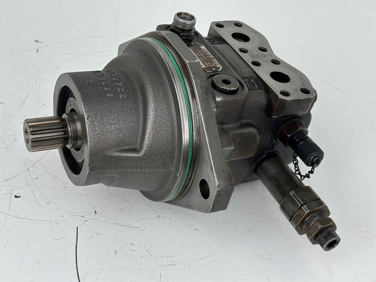 Liebherr Original Hydraulikeinbaumotor FMF045. ID-Nr.12464105. SAT250/287. LH18M, LH22C, LH22M, LH24M, LH26EC, LH26EM, LH26M. #12464105.20985# - Редуктор на въртене за Строителна техника: снимка 1 Liebherr Original Hydraulikeinbaumotor FMF045. ID-Nr.12464105. SAT250/287. LH18M, LH22C, LH22M, LH24M, LH26EC, LH26EM, LH26M. #12464105.20985# - Редуктор на въртене за Строителна техника: снимка 1