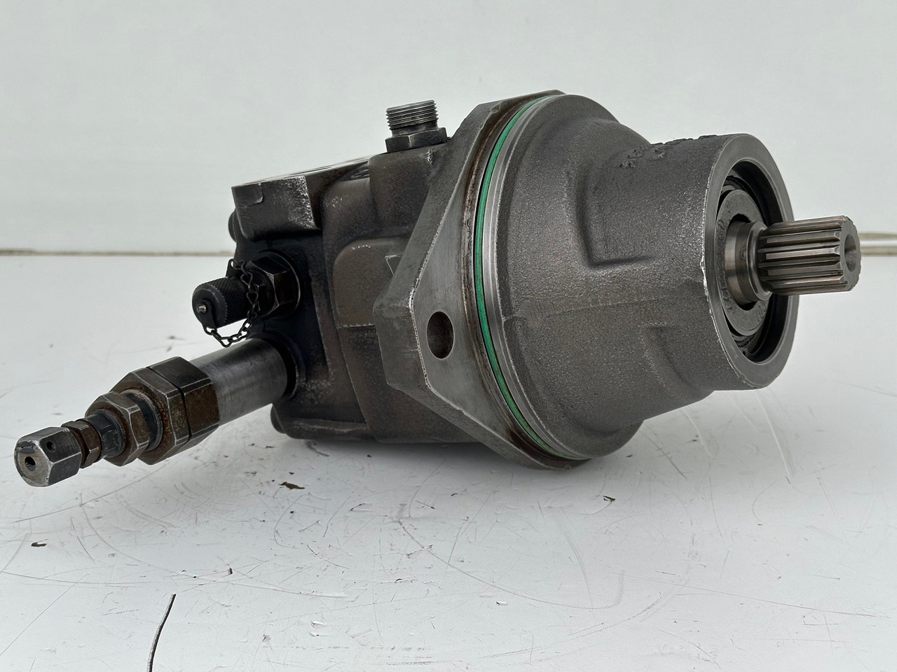 Liebherr Original Hydraulikeinbaumotor FMF045. ID-Nr.12464105. SAT250/287. LH18M, LH22C, LH22M, LH24M, LH26EC, LH26EM, LH26M. #12464105.20985# - Редуктор на въртене за Строителна техника: снимка 3 Liebherr Original Hydraulikeinbaumotor FMF045. ID-Nr.12464105. SAT250/287. LH18M, LH22C, LH22M, LH24M, LH26EC, LH26EM, LH26M. #12464105.20985# - Редуктор на въртене за Строителна техника: снимка 3