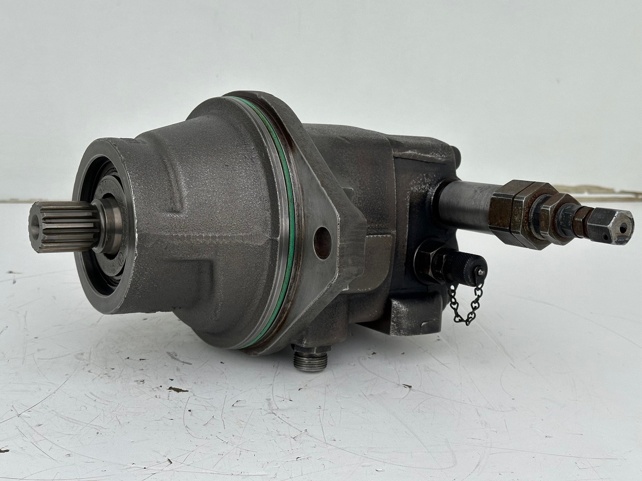 Liebherr Original Hydraulikeinbaumotor FMF045. ID-Nr.12464105. SAT250/287. LH18M, LH22C, LH22M, LH24M, LH26EC, LH26EM, LH26M. #12464105.20985# - Редуктор на въртене за Строителна техника: снимка 5 Liebherr Original Hydraulikeinbaumotor FMF045. ID-Nr.12464105. SAT250/287. LH18M, LH22C, LH22M, LH24M, LH26EC, LH26EM, LH26M. #12464105.20985# - Редуктор на въртене за Строителна техника: снимка 5