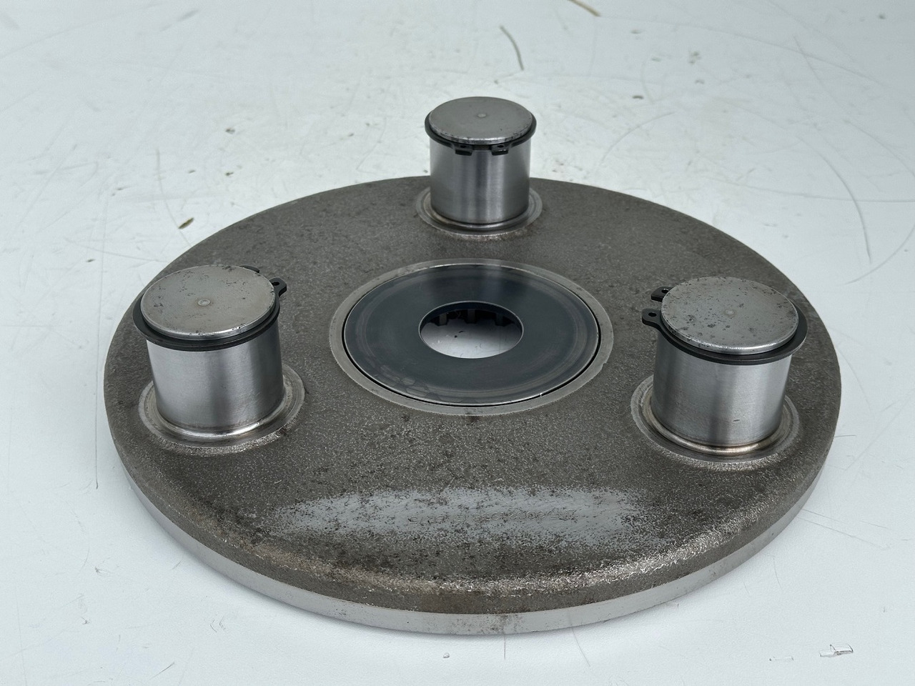 Liebherr Planetenträger ID-Nr.90024938. FAT400P112 -FAT400P130 - FAT400P139. LO1936, LOS926, R926, R928, R930, R934, R936, R940, R944, R946, R950 T. #90024938.C1.6075# - Ходов редуктор за Строителна техника: снимка 2 Liebherr Planetenträger ID-Nr.90024938. FAT400P112 -FAT400P130 - FAT400P139. LO1936, LOS926, R926, R928, R930, R934, R936, R940, R944, R946, R950 T. #90024938.C1.6075# - Ходов редуктор за Строителна техника: снимка 2