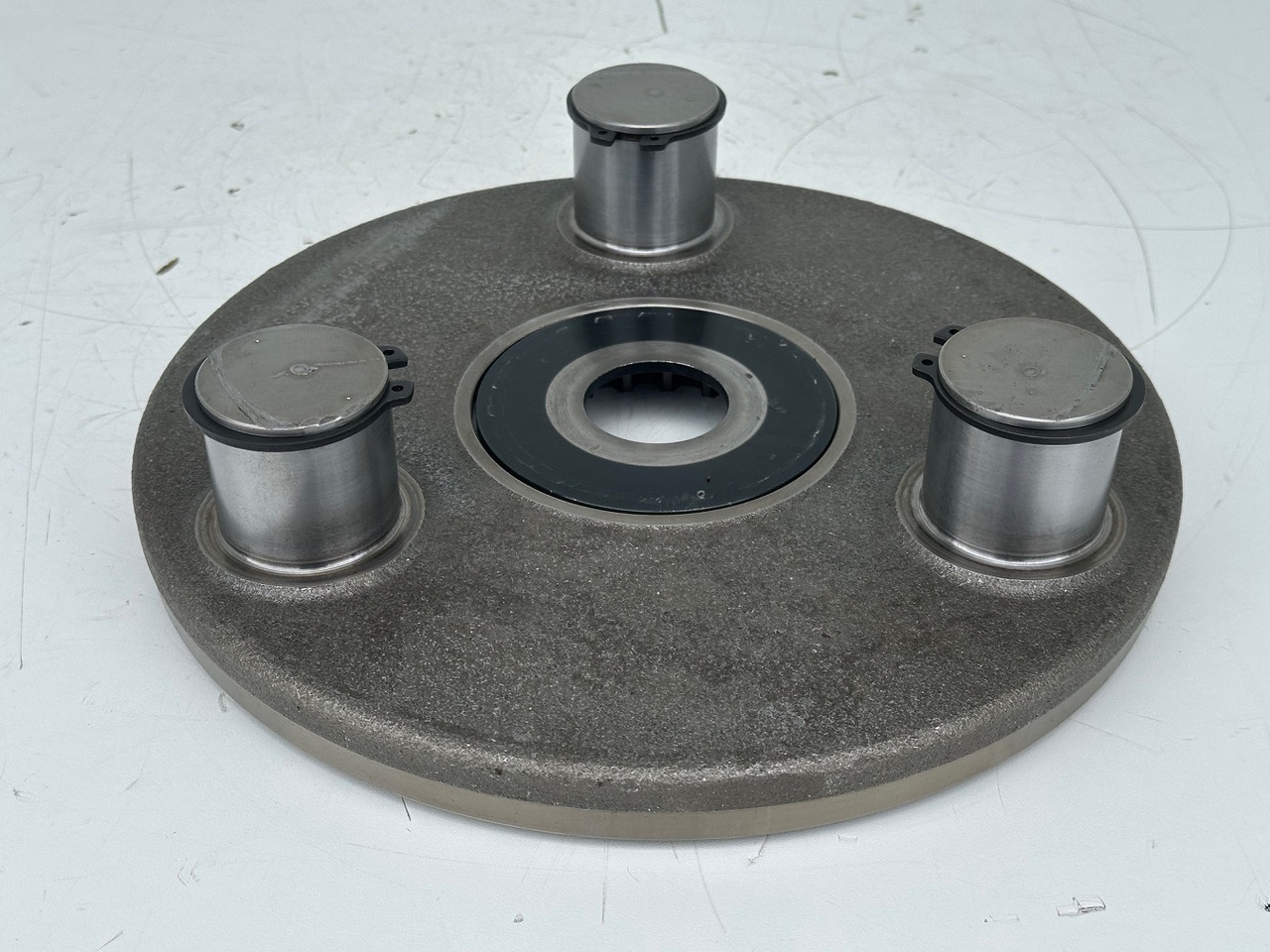 Liebherr Planetenträger ID-Nr.90024938. FAT400P112 -FAT400P130 - FAT400P139. LO1936, LOS926, R926, R928, R930, R934, R936, R940, R944, R946, R950 T. #90024938.L1.6897# - Ходов редуктор за Строителна техника: снимка 2 Liebherr Planetenträger ID-Nr.90024938. FAT400P112 -FAT400P130 - FAT400P139. LO1936, LOS926, R926, R928, R930, R934, R936, R940, R944, R946, R950 T. #90024938.L1.6897# - Ходов редуктор за Строителна техника: снимка 2