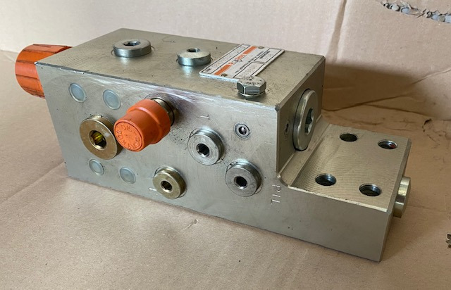 Liebherr Rohrbruchsicherung ID-Nr.5009808. - Хидравличен клапан за Верижен багер: снимка 2 Liebherr Rohrbruchsicherung ID-Nr.5009808. - Хидравличен клапан за Верижен багер: снимка 2