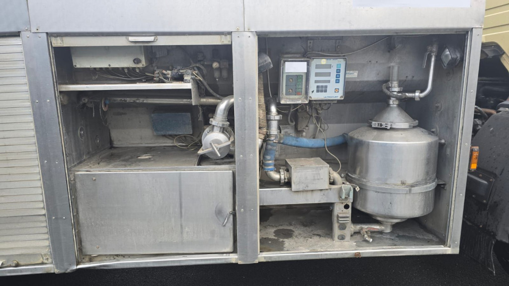 Mercedes Benz 1824 4x2 (Nr. 6217) - Камион цистерна: снимка 2 Mercedes Benz 1824 4x2 (Nr. 6217) - Камион цистерна: снимка 2