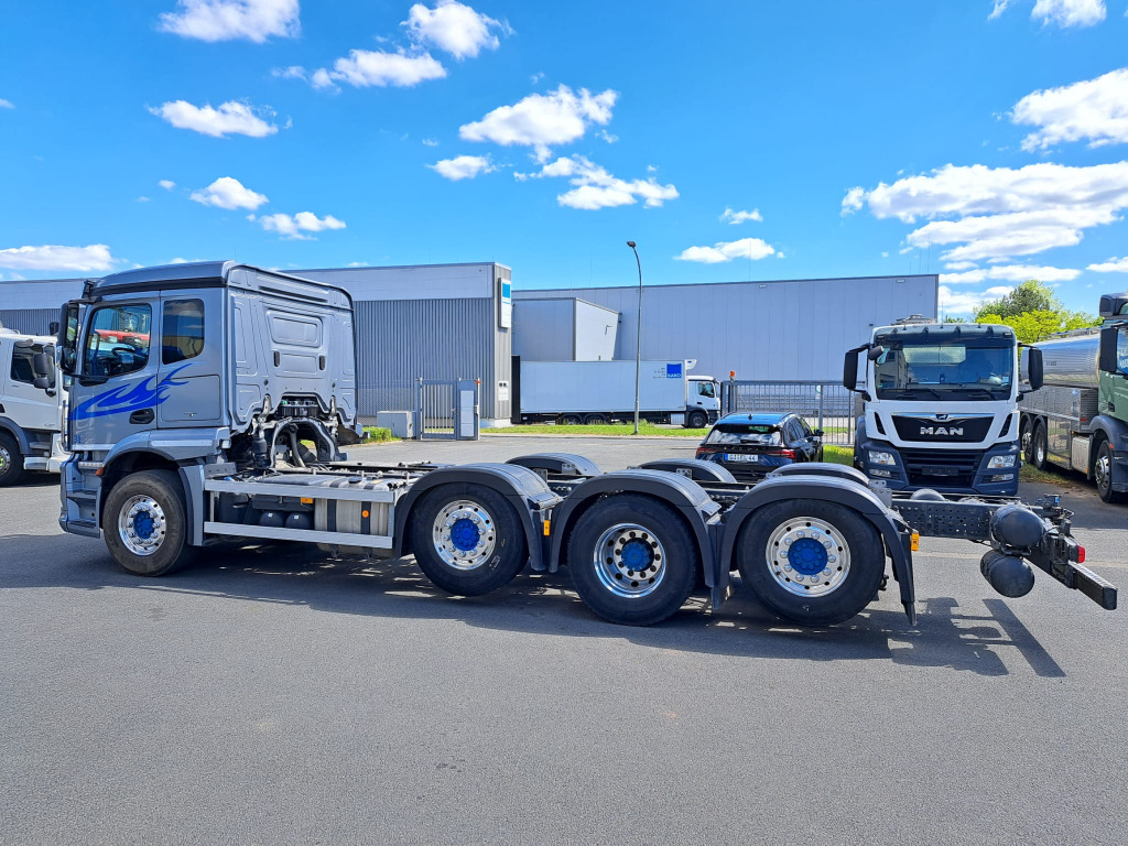Mercedes Benz Actros 3243 8x2 1,2 & 4 Lenkachse, 2 & 4 Liftbar(Nr. 6051) - Шаси кабина: снимка 4 Mercedes Benz Actros 3243 8x2 1,2 & 4 Lenkachse, 2 & 4 Liftbar(Nr. 6051) - Шаси кабина: снимка 4