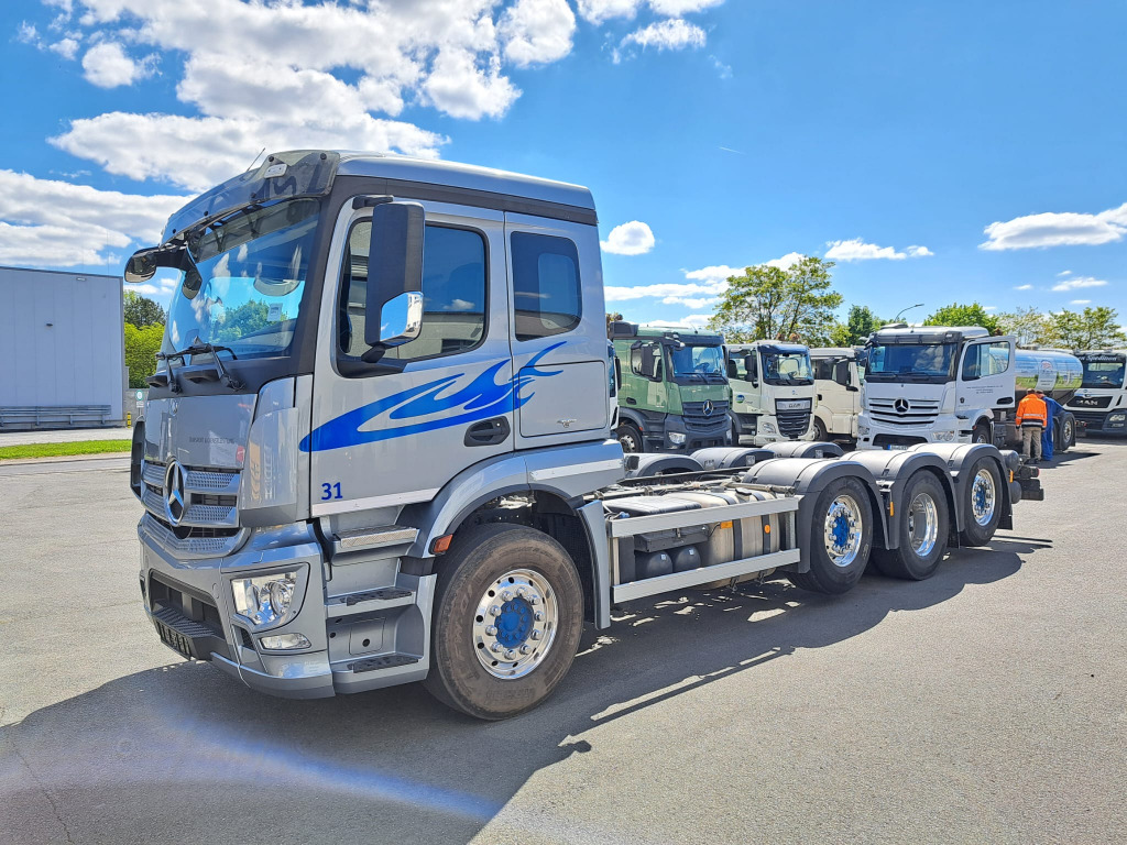 Mercedes Benz Actros 3243 8x2 1,2 & 4 Lenkachse, 2 & 4 Liftbar(Nr. 6051) - Шаси кабина: снимка 3 Mercedes Benz Actros 3243 8x2 1,2 & 4 Lenkachse, 2 & 4 Liftbar(Nr. 6051) - Шаси кабина: снимка 3