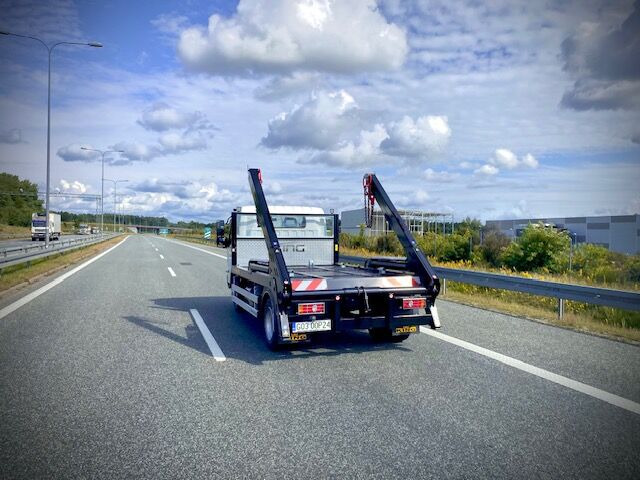 Mitsubishi Fuso 9C18 bramowiec BR6 - Мултилифт за контейнери камион: снимка 4 Mitsubishi Fuso 9C18 bramowiec BR6 - Мултилифт за контейнери камион: снимка 4