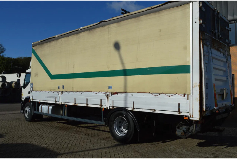 DAF CF 250 * EURO3 * MANUAL * 4X2 * - Камион с брезент: снимка 3 DAF CF 250 * EURO3 * MANUAL * 4X2 * - Камион с брезент: снимка 3
