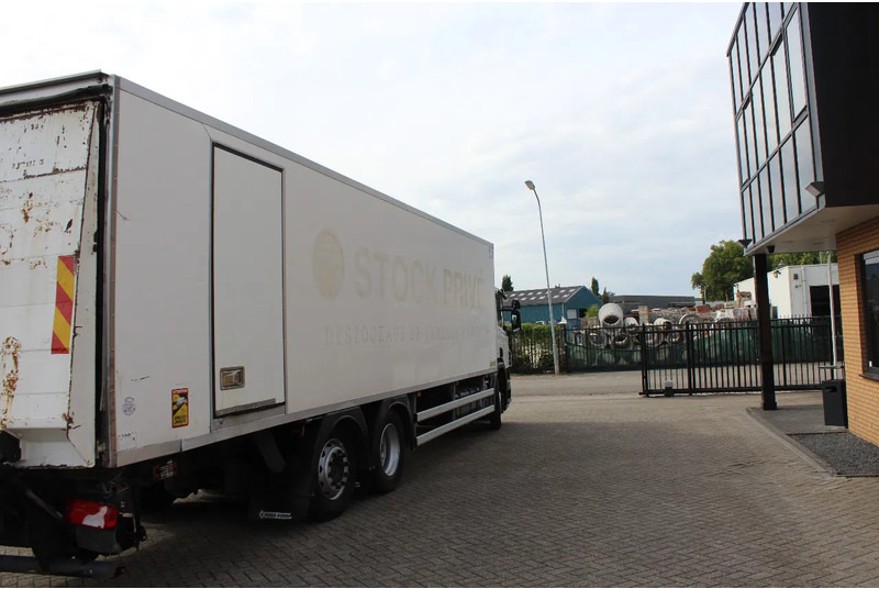 Scania P320 * EURO5 * 6X2 * CARRIER SUPRA 750 * MANUAL * - Рефрижератор камион: снимка 4 Scania P320 * EURO5 * 6X2 * CARRIER SUPRA 750 * MANUAL * - Рефрижератор камион: снимка 4