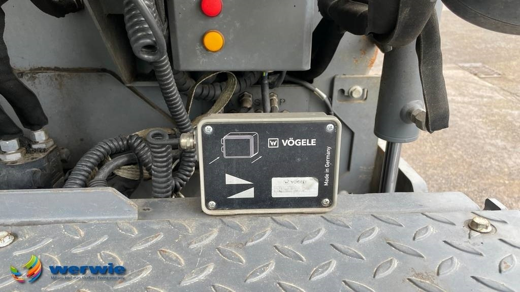 Асфалтополагач Vögele SUPER 1303-3i / AB340-3TV (1,80 - 3,40 m): снимка 22 Асфалтополагач Vögele SUPER 1303-3i / AB340-3TV (1,80 - 3,40 m): снимка 22