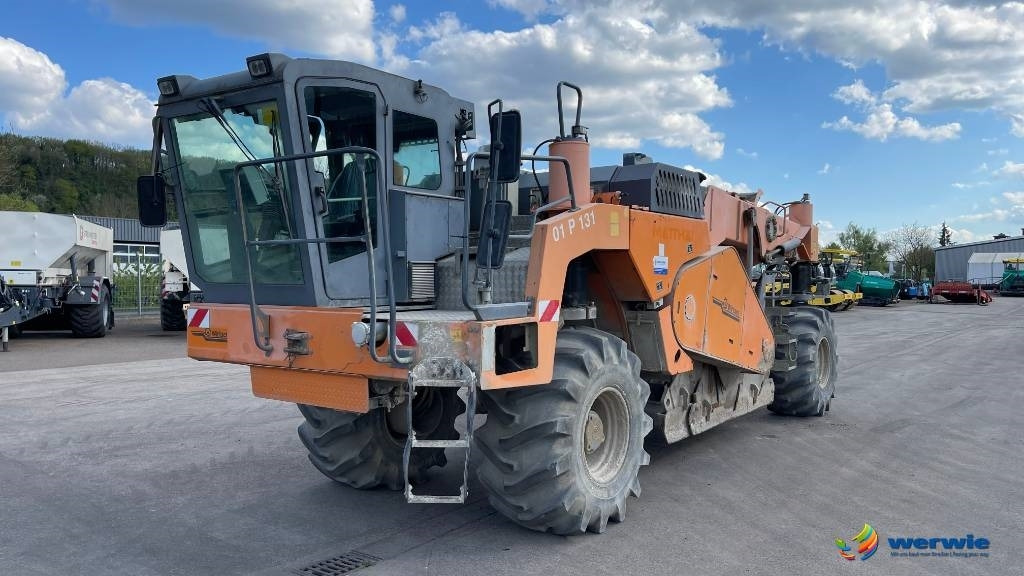 Wirtgen WR2400 - Техника за слагане на асфалт: снимка 4 Wirtgen WR2400 - Техника за слагане на асфалт: снимка 4
